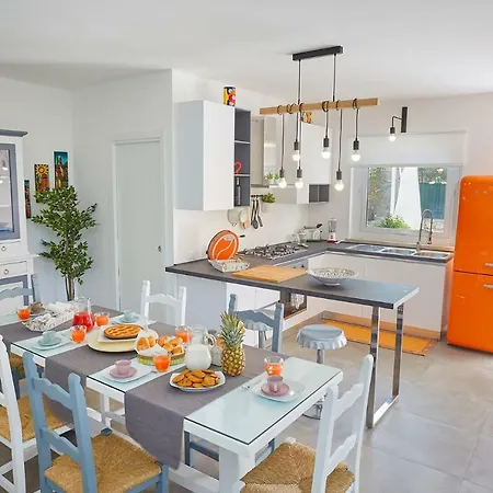 Feriehus Casa Del Melograno Con Idromassaggio E Giardino