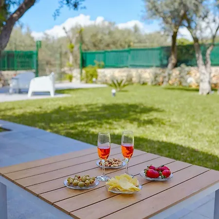 Casa Del Melograno Con Idromassaggio E Giardino Feriehus