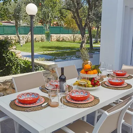Casa Del Melograno Con Idromassaggio E Giardino Vakantiehuis *